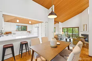 2545 NE 95th St, Seattle, WA 98115 - Photo 3