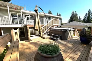 10231 NE 24th St, Bellevue, WA 98004 - Photo 17