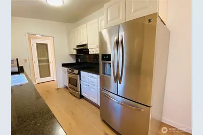 10231 NE 24th Street, Bellevue, WA 98004 - Photo 5