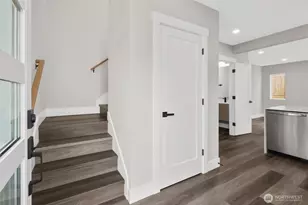 503 NE 42nd St, Seattle, WA 98105 - Photo 3