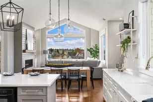 8004 Burke Ave N, Seattle, WA 98103 - Photo 11