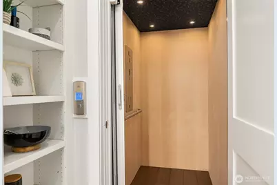 8004 Burke Avenue N, Seattle, WA 98103 - Photo 15