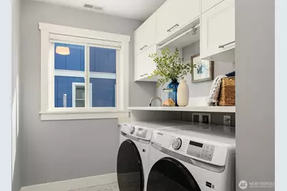 8004 Burke Avenue N, Seattle, WA 98103 - Photo 25