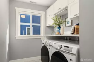 8004 Burke Ave N, Seattle, WA 98103 - Photo 25