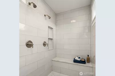 8004 Burke Avenue N, Seattle, WA 98103 - Photo 19