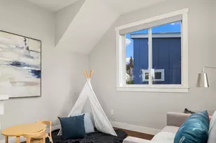 8004 Burke Ave N, Seattle, WA 98103 - Photo 13