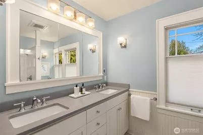 3609 Burke Avenue N, Seattle, WA 98103 - Photo 25