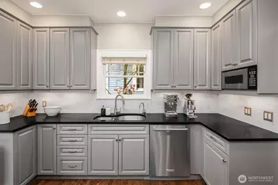 3609 Burke Avenue N, Seattle, WA 98103 - Photo 15