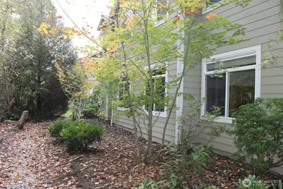 538 241st Lane SE, Sammamish, WA 98074 - Photo 5