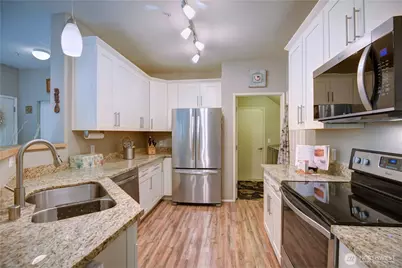 538 241st Lane SE, Sammamish, WA 98074 - Photo 3