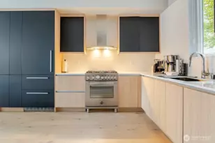 1709 20th Ave, Seattle, WA 98122 - Photo 5