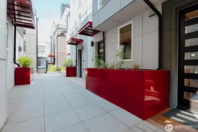 1709 20th Ave #A, Seattle, WA 98122 - Photo 3