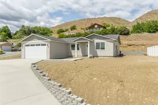 358 Ives St, Pateros, WA 98846 - Photo 3