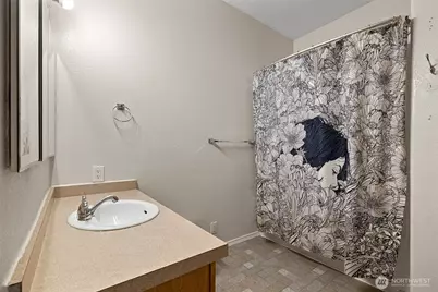 1011 E Fairhaven Avenue, Burlington, WA 98233 - Photo 11