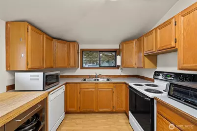 1011 E Fairhaven Avenue, Burlington, WA 98233 - Photo 7