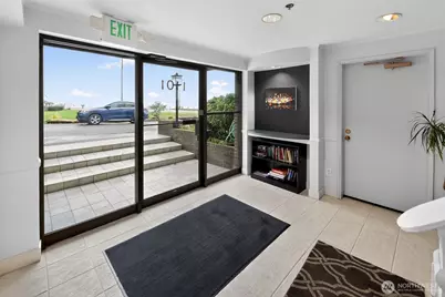 1101 Harbor Avenue SW #2D, Seattle, WA 98116 - Photo 17