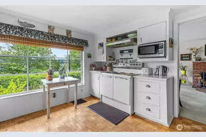 2642 E Lake Sammamish Parkway NE, Sammamish, WA 98074 - Photo 7