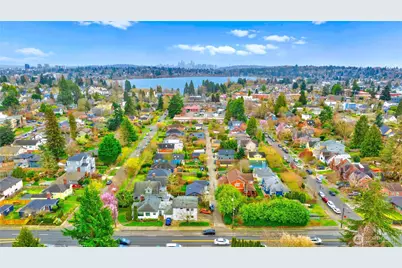 8253 Densmore Avenue N, Seattle, WA 98103 - Photo 29