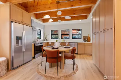 8253 Densmore Avenue N, Seattle, WA 98103 - Photo 5