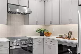 1410 N 47th St, Seattle, WA 98103 - Photo 11