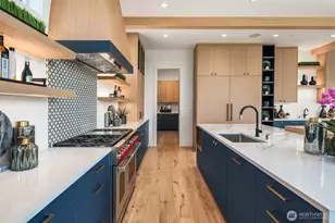 9812 NE 31st St, Bellevue, WA 98004 - Photo 7