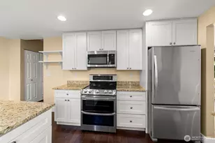 22706 NE 12th Pl, Sammamish, WA 98074 - Photo 13