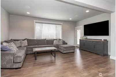 9409 9th Avenue Ct E, Tacoma, WA 98445 - Photo 11