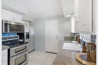 10409 39th Avenue SW, Seattle, WA 98146 - Photo 13