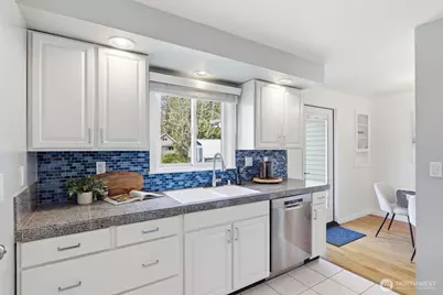 10409 39th Avenue SW, Seattle, WA 98146 - Photo 11