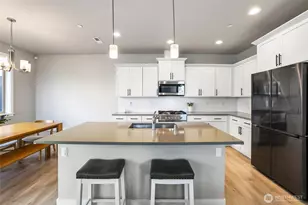 10445 11th St E, Edgewood, WA 98372 - Photo 9