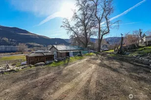 470 2nd St, Chelan Falls, WA 98817 - Photo 27