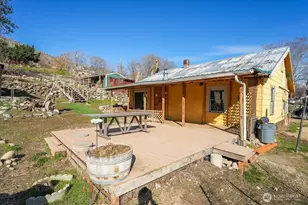 470 2nd St, Chelan Falls, WA 98817 - Photo 3