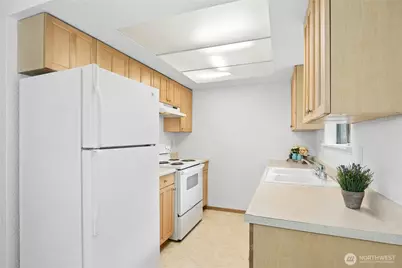 6103 204th Street SW #B2, Lynnwood, WA 98036 - Photo 3