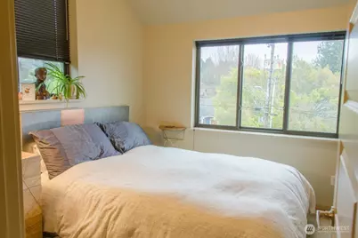 7937 Densmore Avenue N, Seattle, WA 98103 - Photo 17