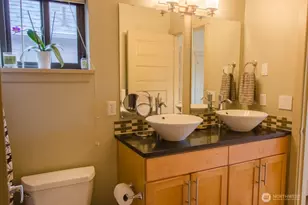 7937 Densmore Ave N, Seattle, WA 98103 - Photo 21