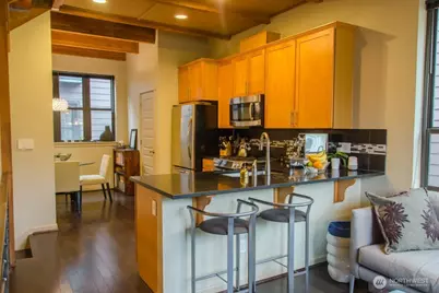 7937 Densmore Avenue N, Seattle, WA 98103 - Photo 9