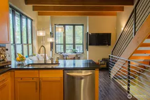 7937 Densmore Ave N, Seattle, WA 98103 - Photo 11