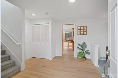 14216 SE 51st Street, Bellevue, WA 98006 - Photo 3