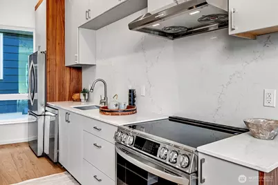 1233 E Roy Street, Seattle, WA 98102 - Photo 15