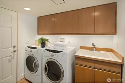 1716 Bellevue Way NE, Bellevue, WA 98004 - Photo 21