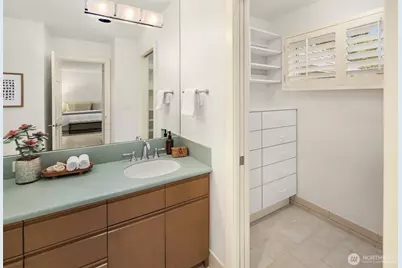 1716 Bellevue Way NE, Bellevue, WA 98004 - Photo 27