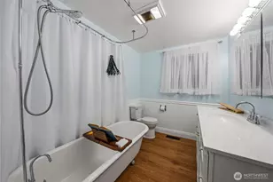 2520 Locust Ave W, University Place, WA 98466 - Photo 17