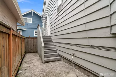 921 N 50th Street, Seattle, WA 98103 - Photo 31