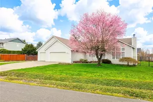 2727 180th St E, Tacoma, WA 98445 - Photo 3