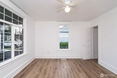 1016 E Orange Avenue, Burlington, WA 98233 - Photo 9