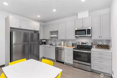 2613 3rd Avenue W, Seattle, WA 98119 - Photo 3