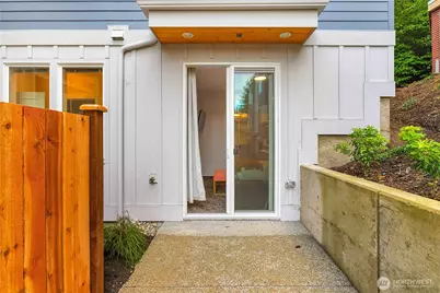 2613 3rd Avenue W, Seattle, WA 98119 - Photo 17