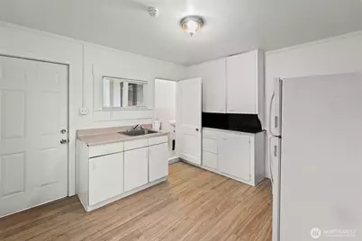 10916 Yakima Avenue S, Tacoma, WA 98444 - Photo 3