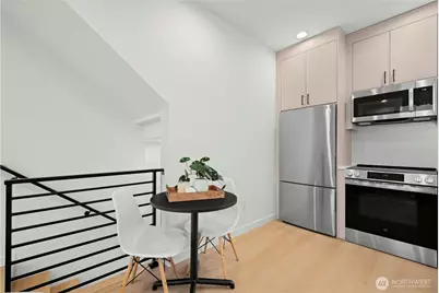 3852 Carr Place N, Seattle, WA 98103 - Photo 9