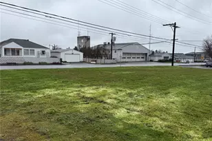 490 W Spruce St, Sequim, WA 98382 - Photo 17